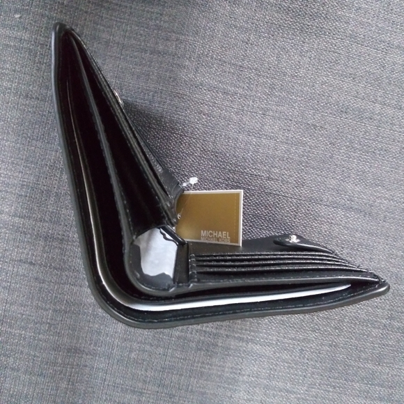 NEW MICHAEL KORS LEATHER MEDIUM SLIM WALLET - Picture 3 of 9